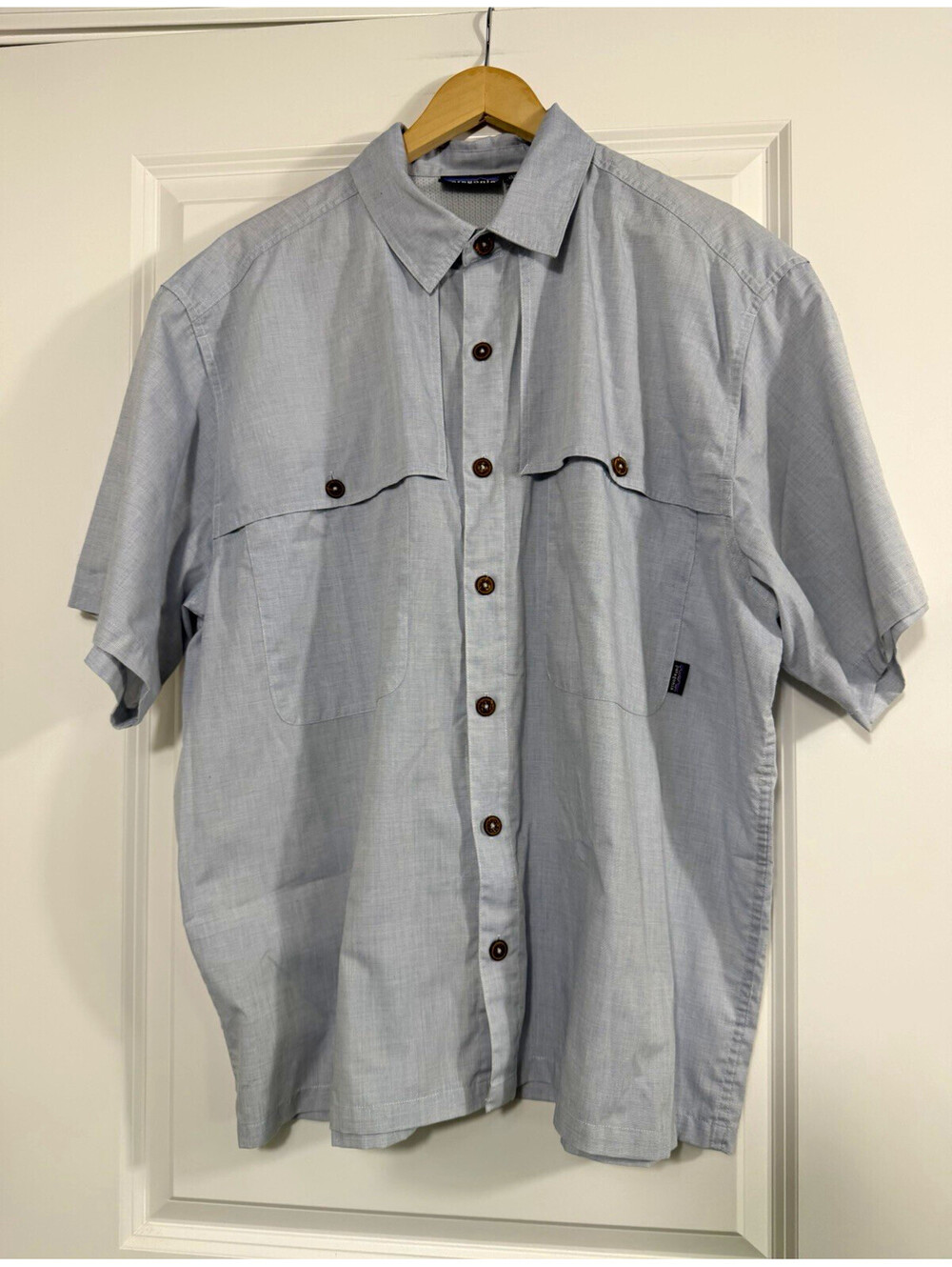 Patagonia Men's Short Sleeve Fishing Shirt Light Blue Chambray Size L Fisherman